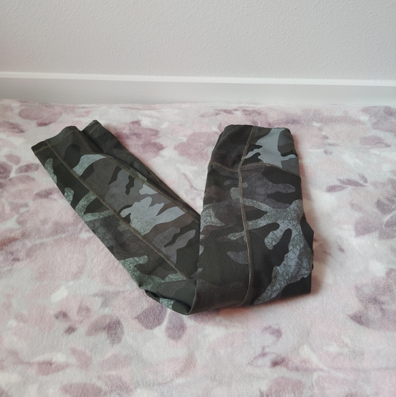 North Face Camo Leggings - Picture 4 of 8